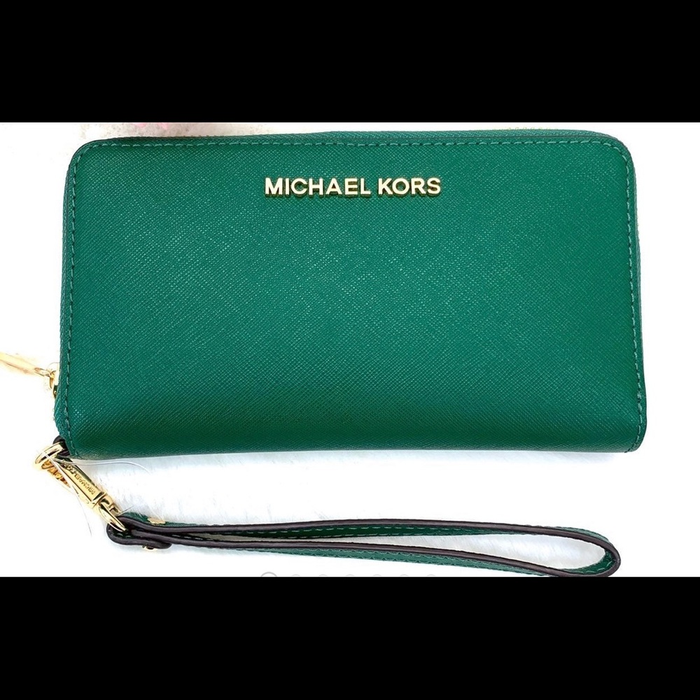 Michael Kors Jet Set Travel ZIP around Wallet